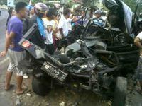 Truk Tabrak Pick Up, 1 Orang Tewas 