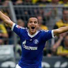 Torehan Spesial Afellay di Derby Ruhr