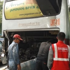 Dua Bus TransJ yang Tabrakan di Halte Salemba UI Rusak Parah