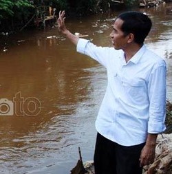 Ngantor Tak Pakai Baju Dinas, Jokowi: Bajunya Kekecilan