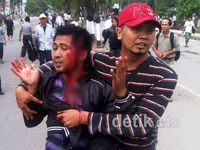 Bentrok dengan Polisi, 3 Mahasiswa Terluka