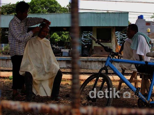 Cukur Jalanan Tak Tergerus Jaman