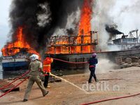 3 Kapal Terbakar di Pelabuhan Dumai