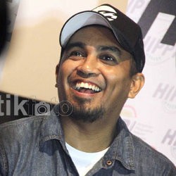 Glenn Fredly Tampil Mempesona Di Hari Terakhir JakJazz 2012