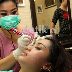  Ingin Lebih Cantik dan Praktis, Melinda Pilih Sulam Alis