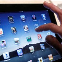 Waduh, Murid Lihat Foto Seronok Guru di iPad Sekolah