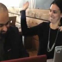 Facebookan atau Twitteran, Satu Tamparan Melayang