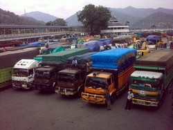 Truk Diangkut via Laut, Aman dari Pungli Hingga Bebas Macet