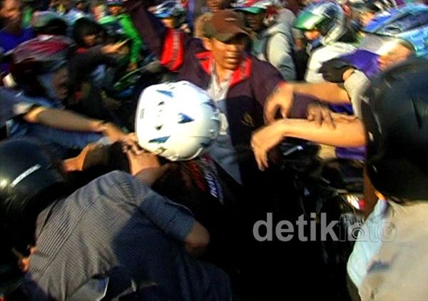 Aksi Buruh Arogan, Pengguna Jalan Dihajar