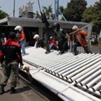 Buruh Aksi Sweeping, Pagar PT Trias Sentosa Jebol