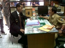  Belum Berbaju Dinas, Jokowi: Kekecilan, Tanya Saja Penjahitnya