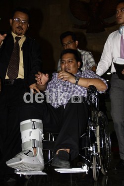 Masih Berkursi Roda, Dendy Prasetiya Kembali Diperiksa KPK