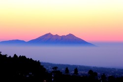 Gunung Salak Pagi Hari