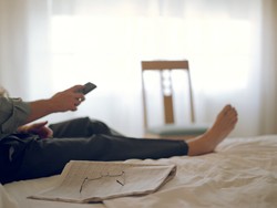 Ssst! Tiba di Hotel, Tamu Pria Langsung Cek Tayangan Porno