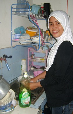 Nyuci Piring Pakai Sunlight, Double WOW Deh Hasilnya