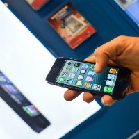 Indosat Ingin Pertama Pasarkan iPhone 5