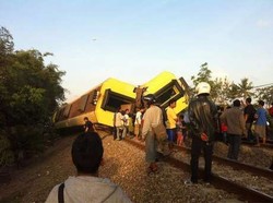 KA Prameks Anjlok, Penumpang KA Logawa Tiba di Purwokerto Diangkut Bus