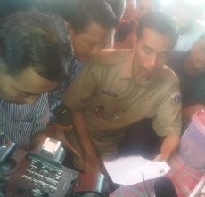 Jokowi Minta Pengelola Pasar Beras Cipinang Tak Cuma Cari Untung