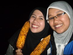 Tepi sungai mahakam di malam hari