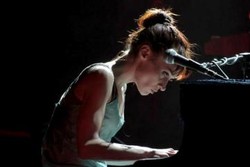 Fiona Apple Menulis Lagu untuk Film Judd Apatow