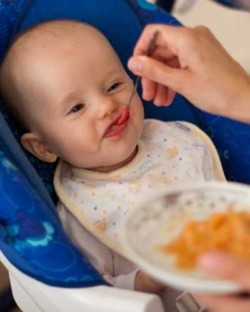 Tahapan Pemberian MPASI Setelah Usia 6 Bulan Sampai 2 Tahun