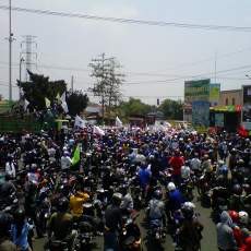 Bypass Mojokerto Diblokir Buruh Hingga Tuntutan UMR Layak Dikabulkan