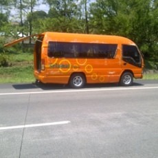 Mobil Selamat Trans Terguling di Dekat Pintu Tol Pasteur