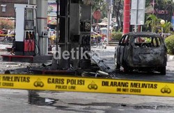 Tim Pertamina Pantau Mobil Terbakar di Pom Bensin Pangeran Jayakarta