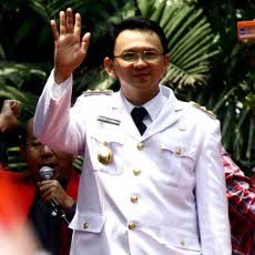 Ahok Makan Gado-gado Betawi Bareng Wakil Ketua PPATK Sambil Bahas Korupsi