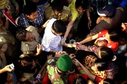 Jokowi Tetap Rajin Sidak Anak Buahnya Sambil Bawa Rapor