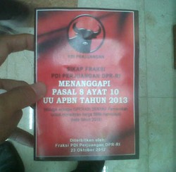 Buku Kecil Pesan Politik PDIP Dibagikan ke Anggota DPR