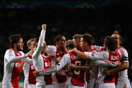 Gol De Jong Beri Angin untuk Ajax