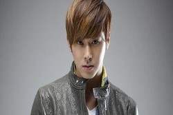 Anggota TVXQ, Yunho, Kolaborasi di Teater Musikal Bersama Anggota Grup Idola Lain