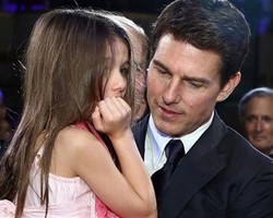 Diberitakan Telantarkan Suri, Tom Cruise Tuntut Media Rp 480 M