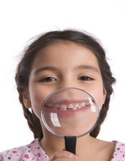 Berikan Camilan Ini Agar Gigi Si Kecil Tak Cepat Berlubang