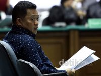 Eks Bupati Buol Jalani Sidang Perdana
