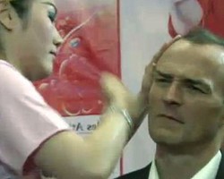 Plak! Terapi Tampar Wajah Rp 3,3 Juta Agar Awet Muda