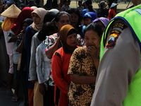 Ratusan Orang Antre Kupon Daging Kurban