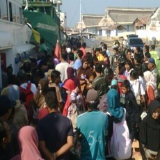 Pemudik Kangean Padati Pelabuhan Kalianget