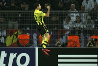 Di Signal Iduna Park, Kamis (25/10/2012) dinihari WIB, Dortmund unggul terlebih dulu lewat gol Robert Lewandowski pada menit 36. REUTERS/Ina Fassbender.