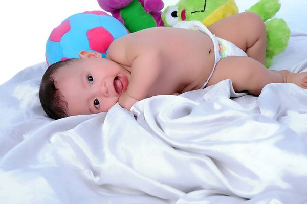 Dominic Krisander, 10 Bulan, Lelaki