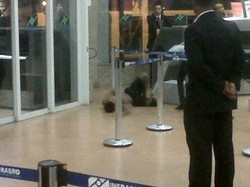 Mengamuk di Bandara Sao Paulo, 2 Pria Kulit Hitam Diamankan Petugas 