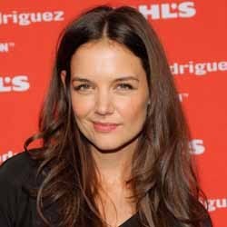 Katie Holmes Dijauhi Teman-temannya?