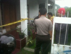 Densus 88 Amankan Seorang Pria & Perempuan Bercadar di Bogor