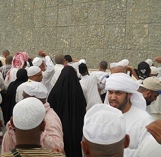 Mabit di Mina, Jamaah Haji Indonesia Lempar Jamarat