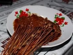 Nyam-nyam Sate Laler yang Bikin Ngiler!