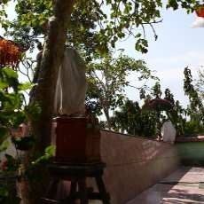 Mengunjungi Makam Unik Sepanjang 7 Meter