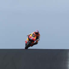 Jatuh di Kualifikasi, Stoner Bersyukur Tak Cedera Lagi