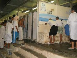  Anggito Prihatin dengan Sanitasi Lingkungan di Mina