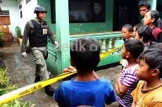 Ibu Terduga Teroris Agus Pingsan Tahu Anaknya Ditangkap